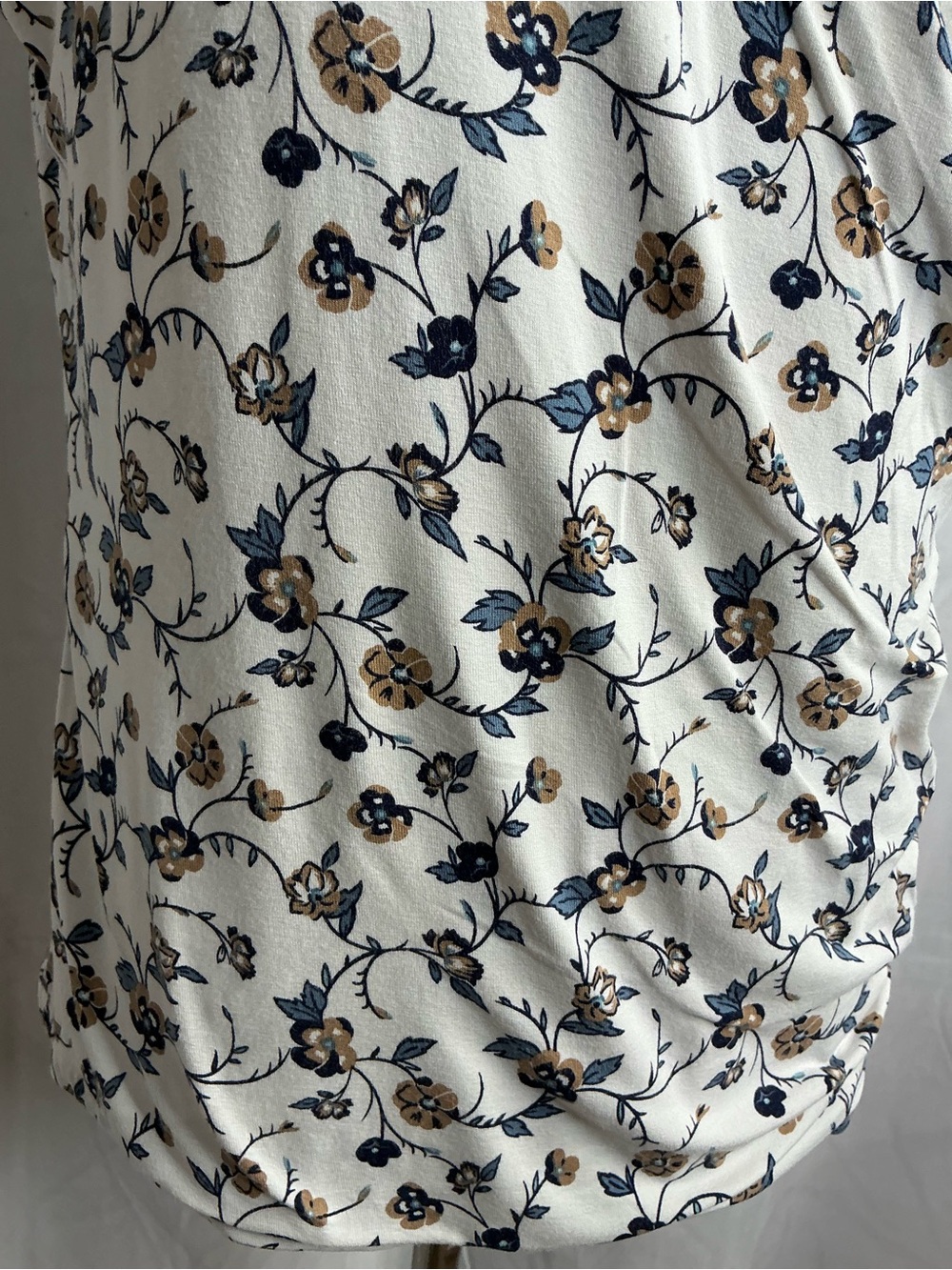 2292 - Ann Taylor White Floral Wrap-Style Sleeveless Camisole - Picture 6 of 8
